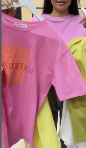 Женская футболка розового цвета