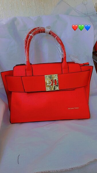 Sac à main rouge élégant