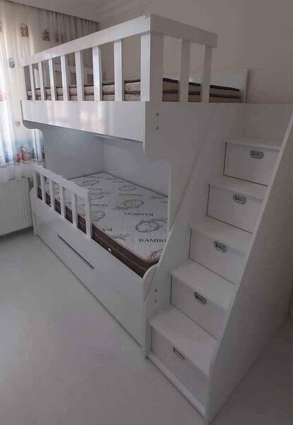 Lit superposé avec tiroirs intégrés