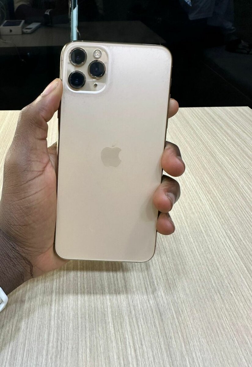 iPhone 11 Pro Max  64 GB dispo