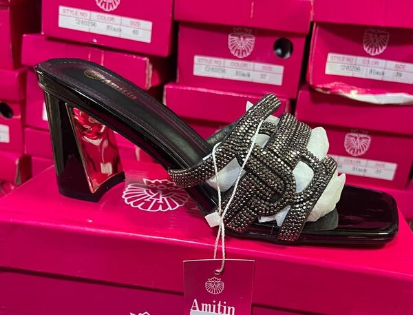 Chic mules