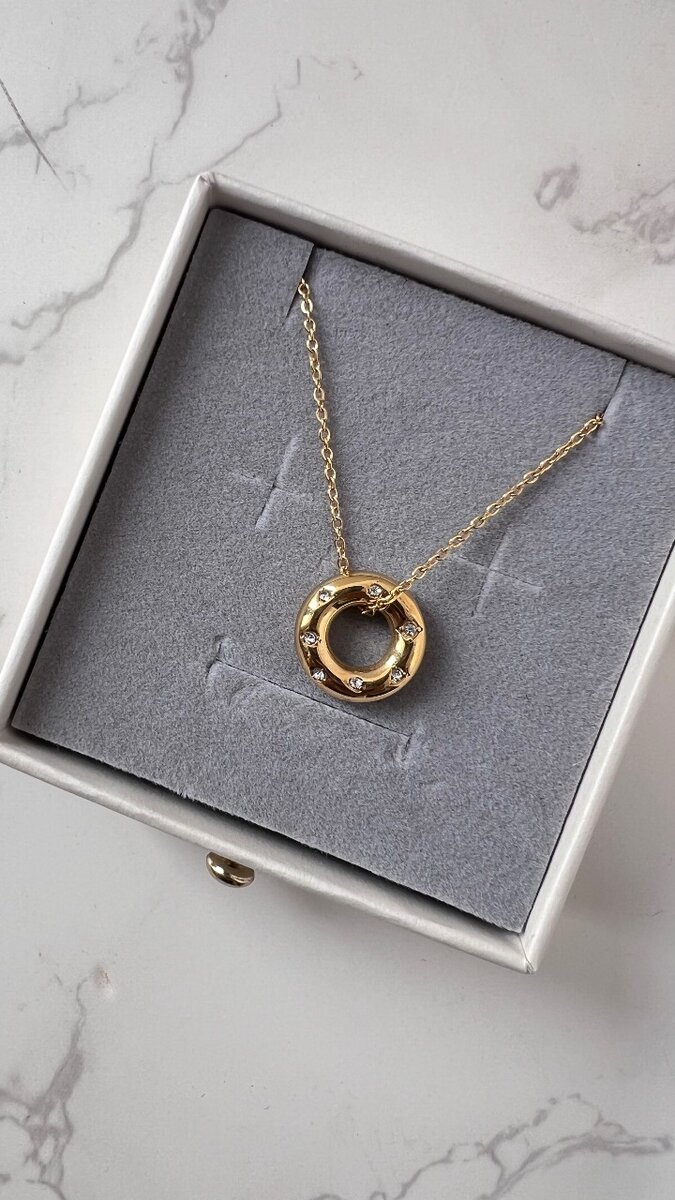 Collier en or avec pendentif cercle