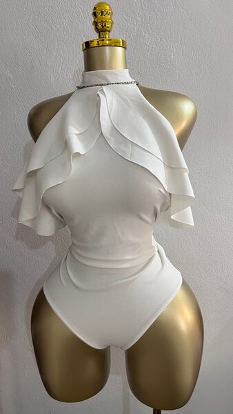 Body élégant blanc volants