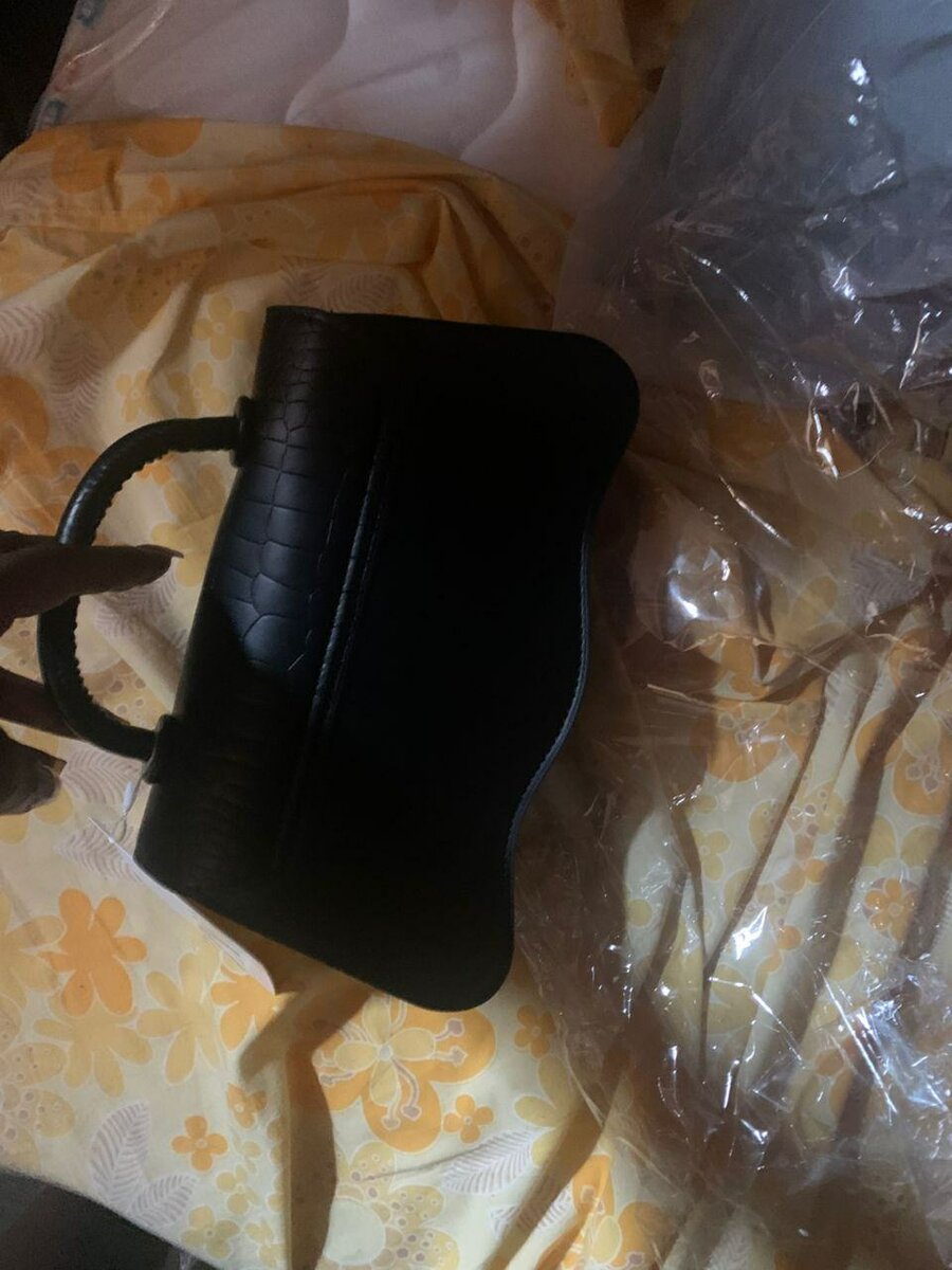 Sac à main en cuir texturé