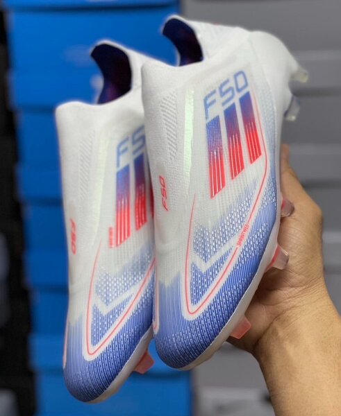 Chaussures de football légères