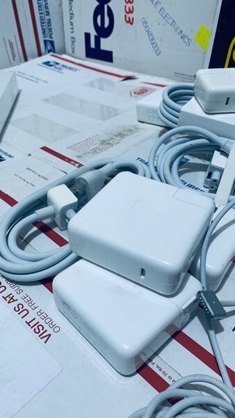 APPLE USB C Power Adapter