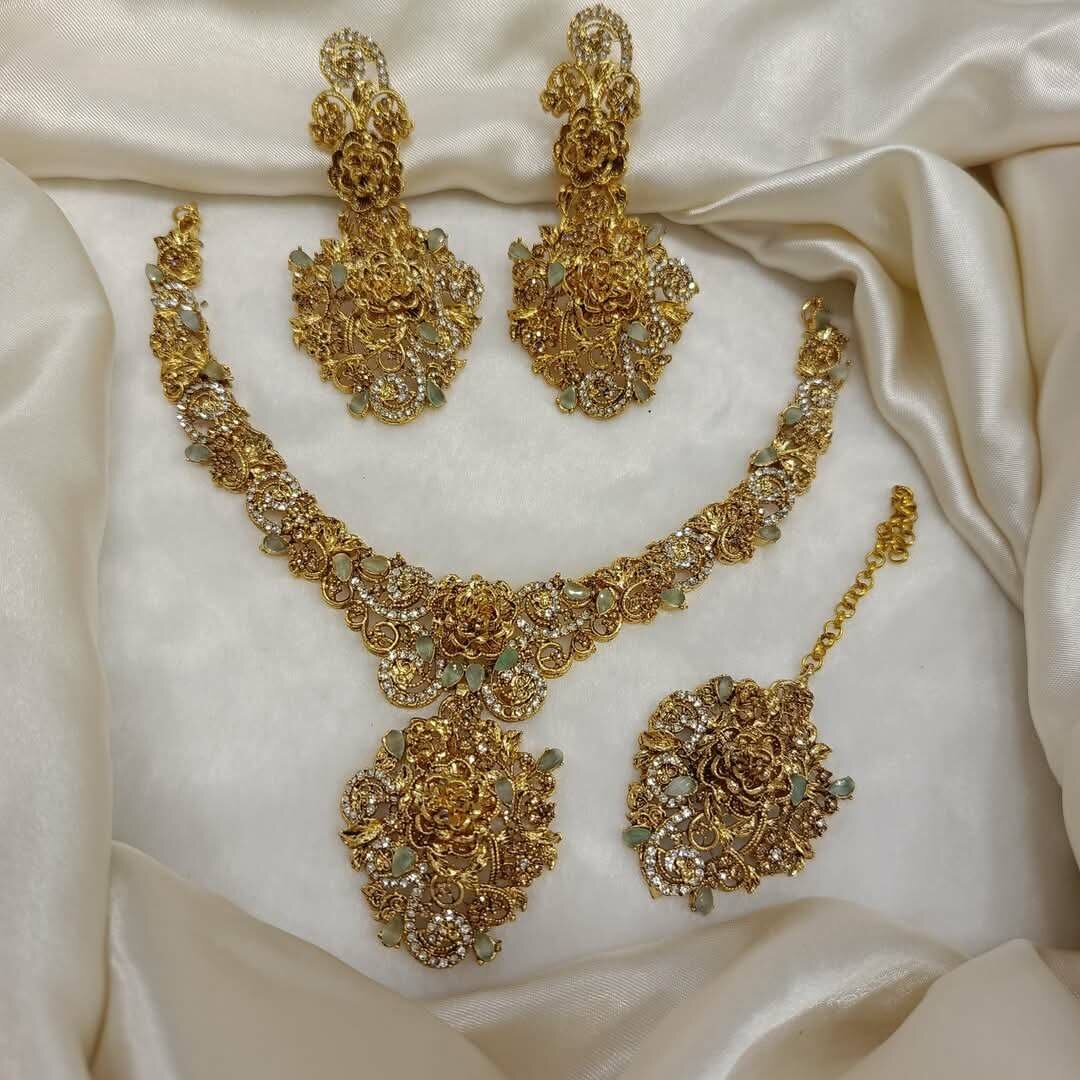 Ladies wedding set necklace and earrings