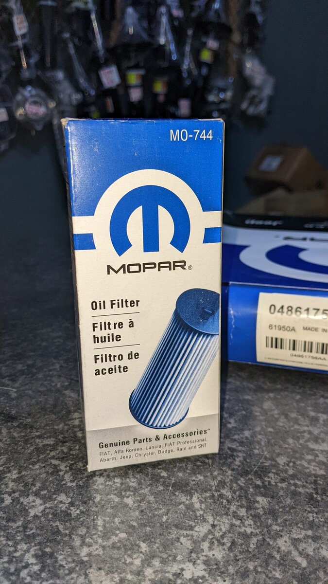 Engine Oil Filter For Jeep Grand Cherokee WK2 & Dodge Dura