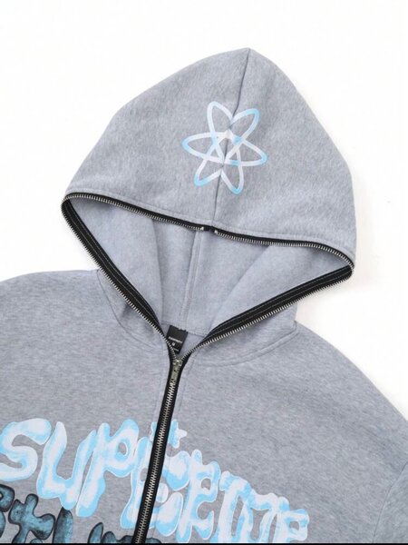 Sweat à Capuche Graphique Gris