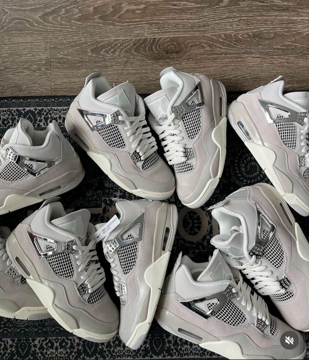 AIR JORDAN 4