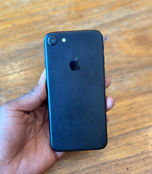 IPhone 7 32 GB used from UK