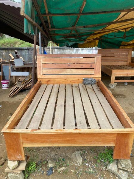 Lit en bois massif rustique