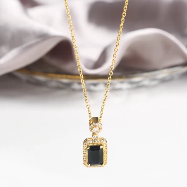 BLACK STONE NECKLACE