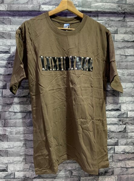 T-shirt tendance avec clous