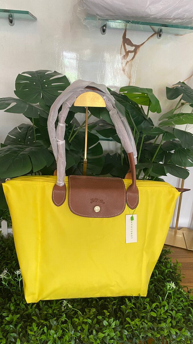 Sac à main jaune élégant