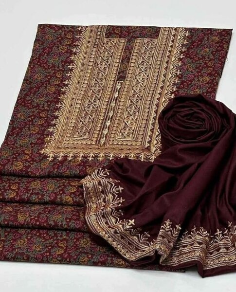 Reshmi daga suit