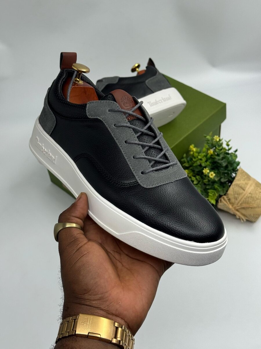 TIMBERLAND GREY AND BLACK