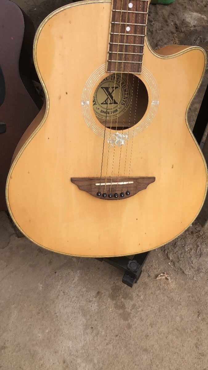 Guitare acoustique AKS