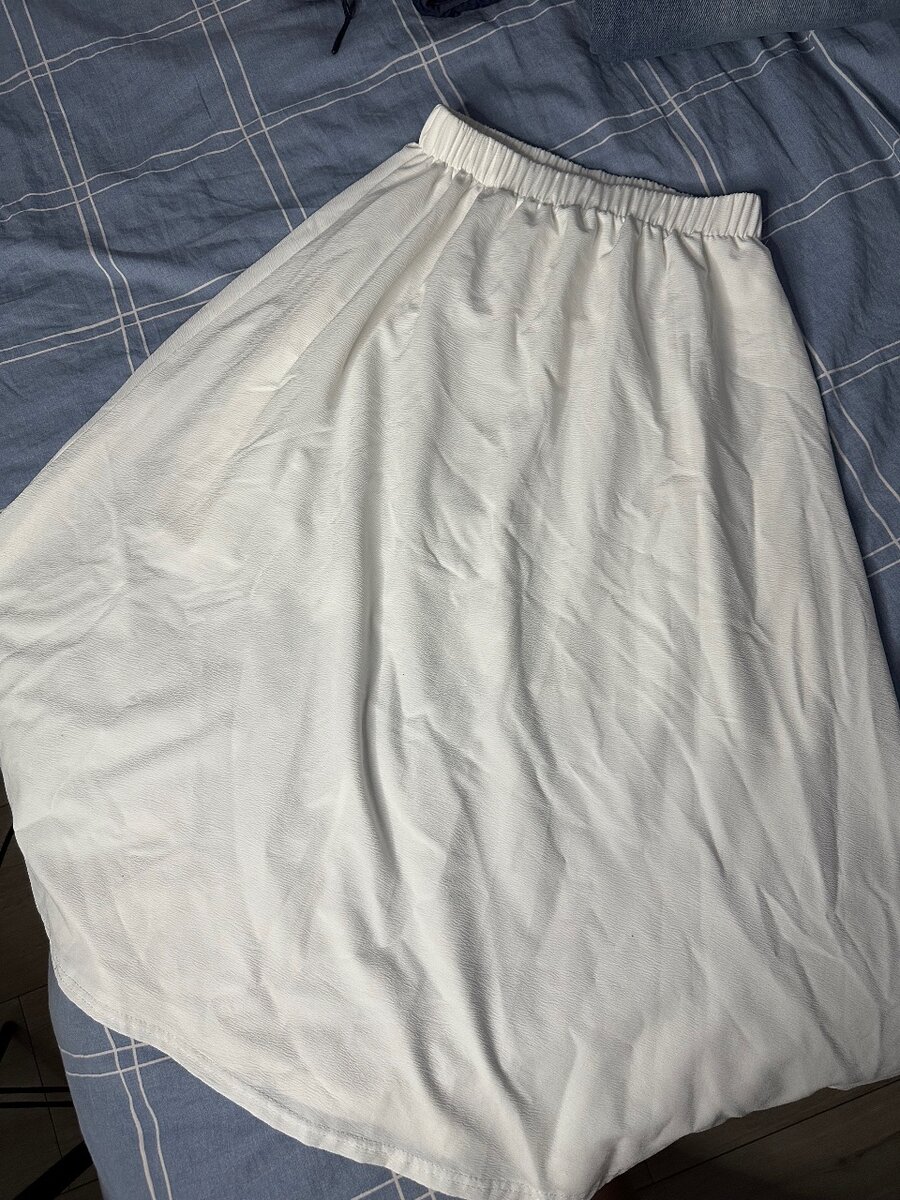 Юбка атлас новая,белая 1 раз одета 500 каждая