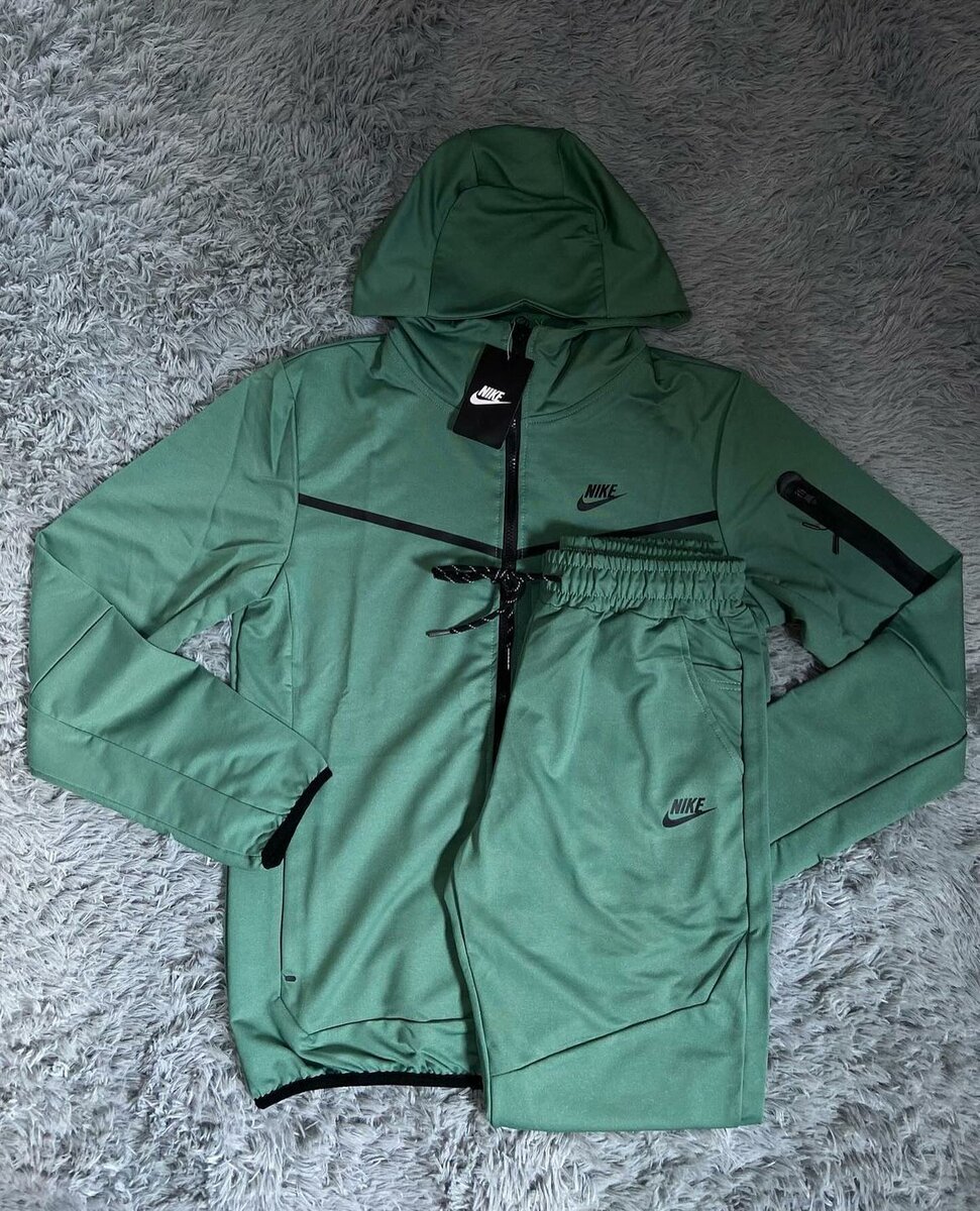 Nike tech fleece Size M and L