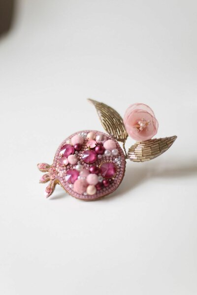 Брошь гранат.