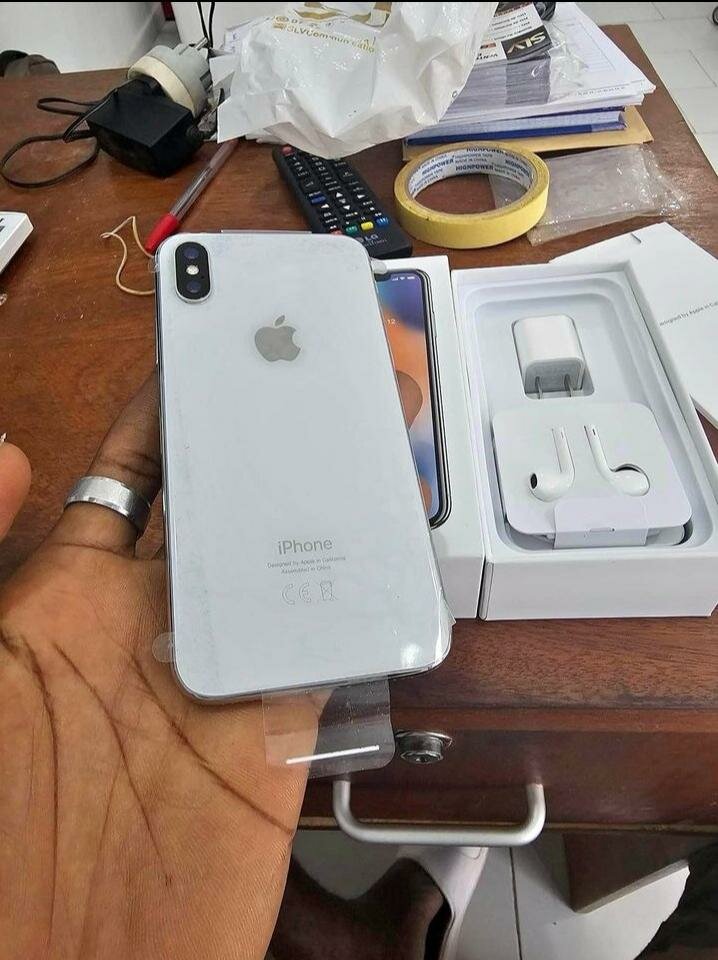 iPhone X 64GB Argent Débloqué