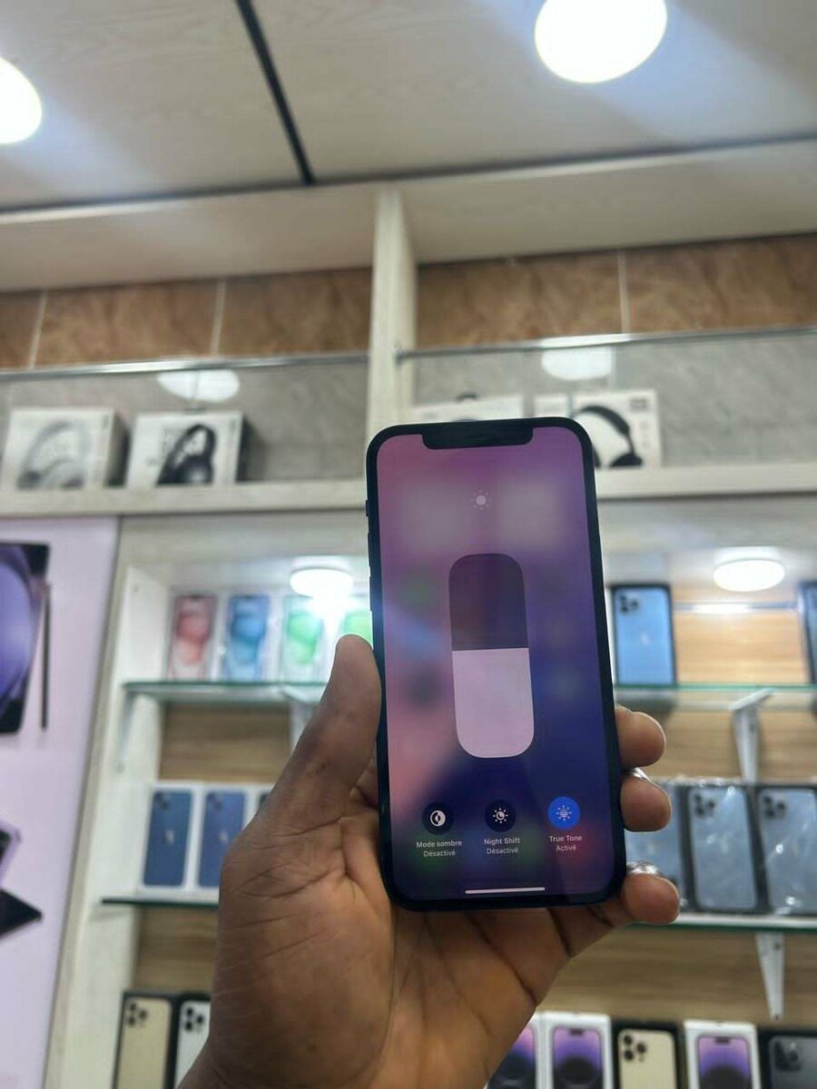 iPhone 12 simple 128giga retour quasi neuf