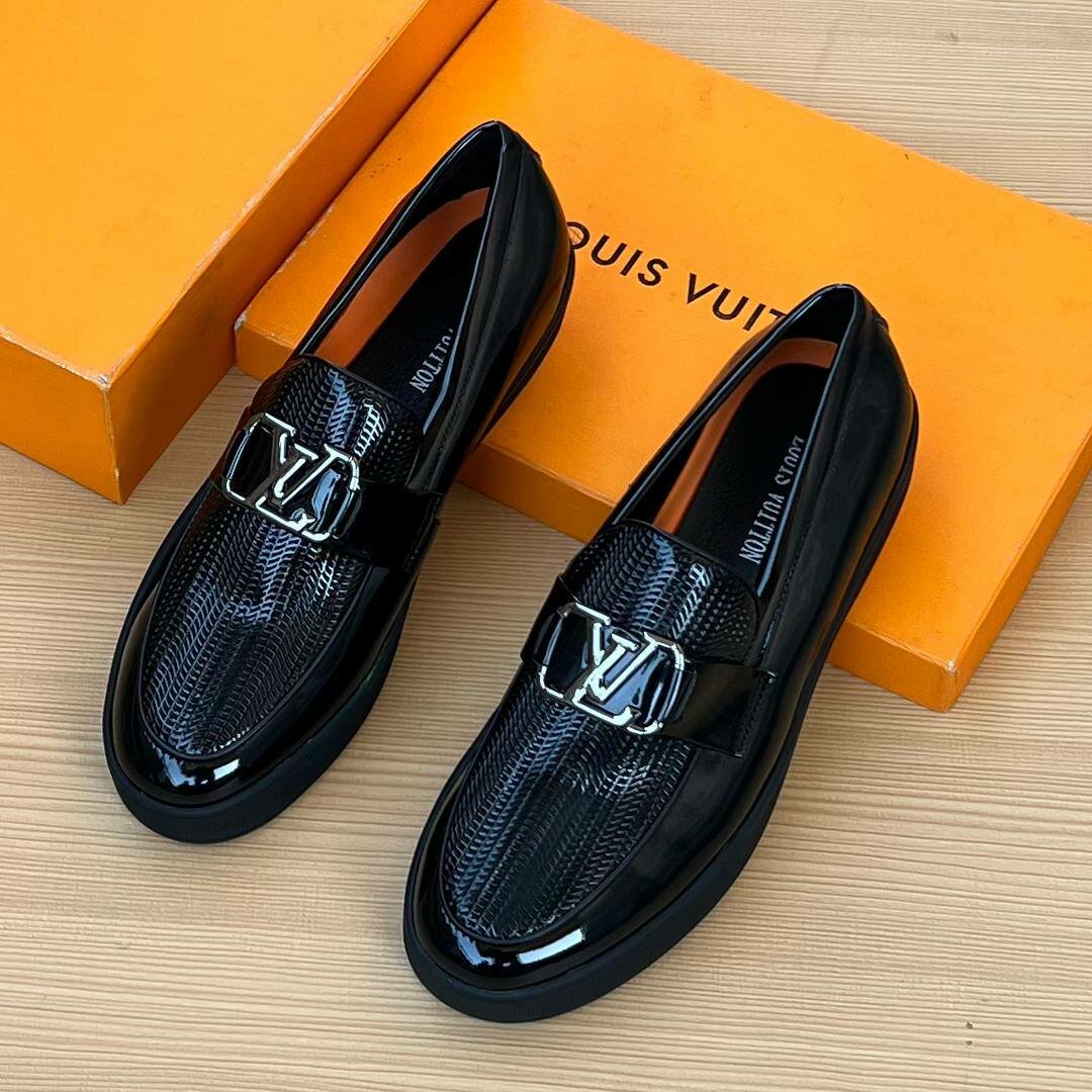 LOUIS VITTON SNEAKER