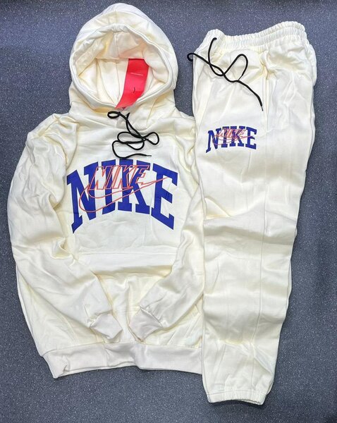 Ensemble de jogging Nike tendance