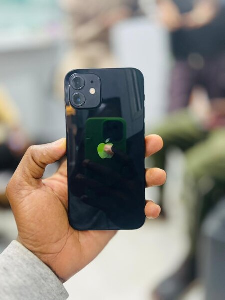 iPhone 12 Noir 64GB