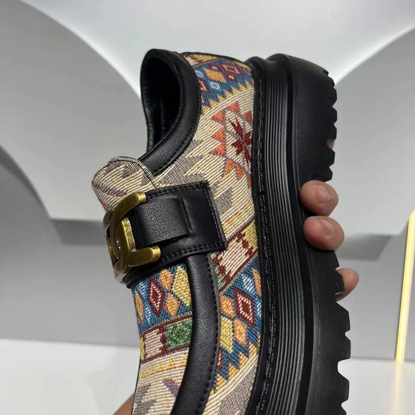 Chaussures en cuir ethniques