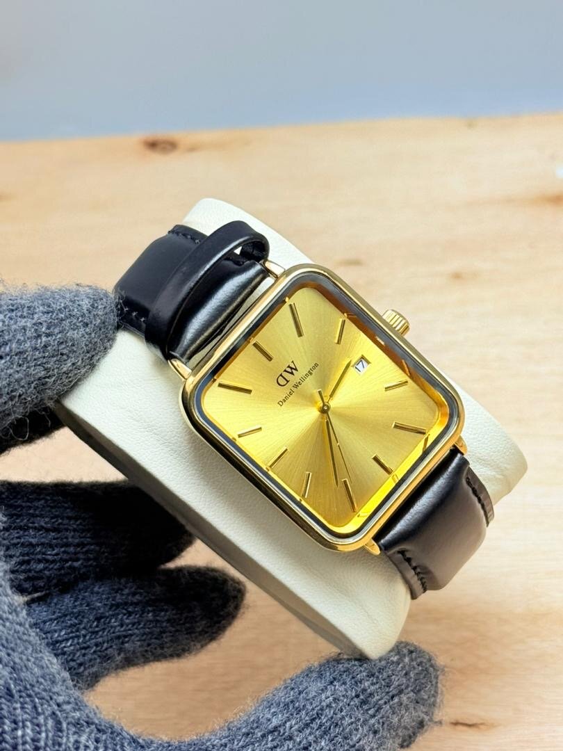 Montre élégante rectangulaire