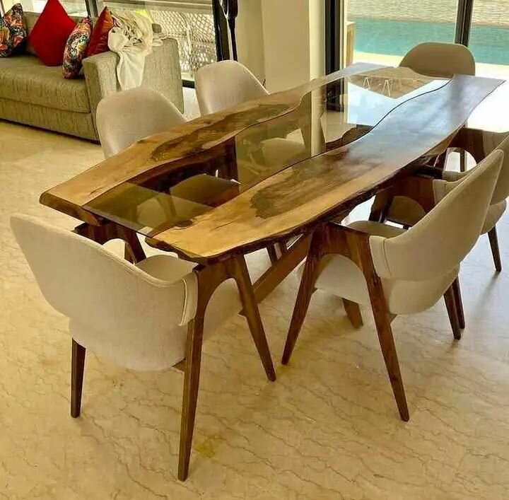 Table à manger en bois naturel