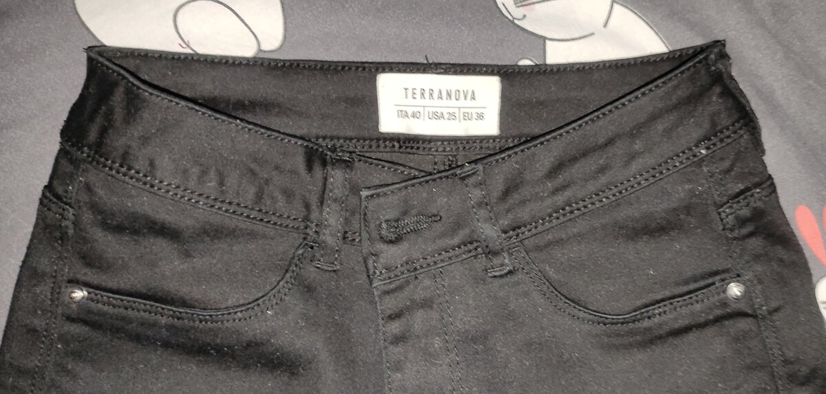 Джинсы чёрные