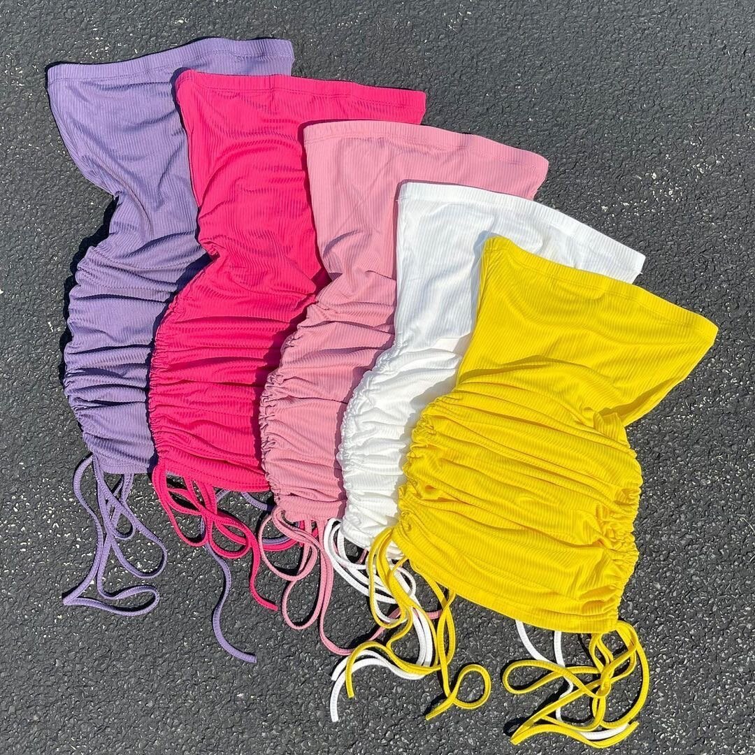 Hauts sans manches froncés colorés