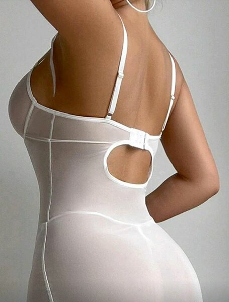 Robe transparente élégante papillons