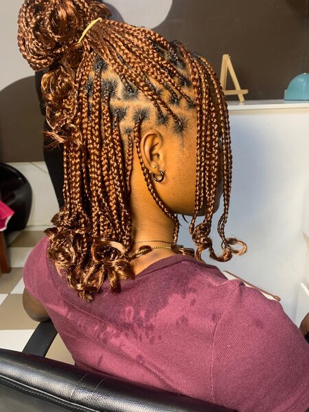 Perruque tressée à la main