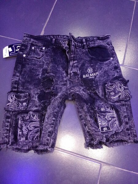 Short en jean délavé déchiré homme