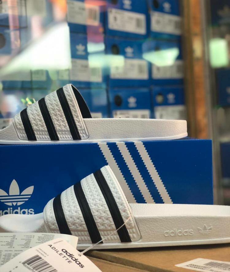 Claquettes original disponible