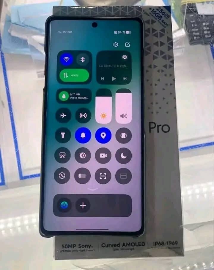 TECNO CAMON 40 Pro