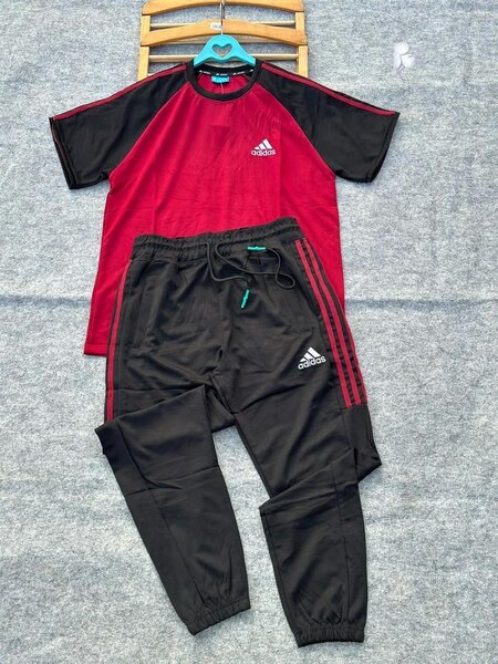 Ensemble de sport rouge et noir