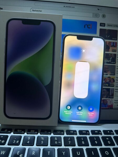 Iphone 14 128 gos quasi neuf CE avec carton