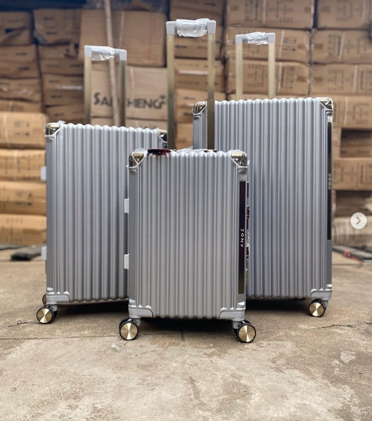Aluminum Polycarbonate Luggage
