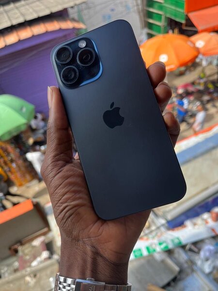 iPhone 15 pro Max CE   État