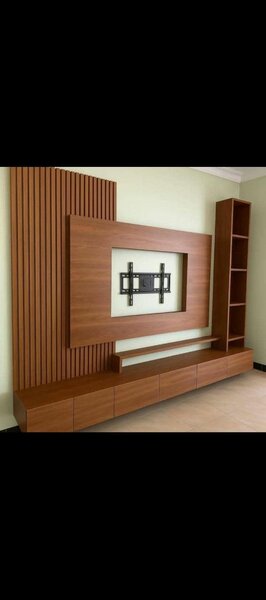 Meuble TV mural en bois élégant