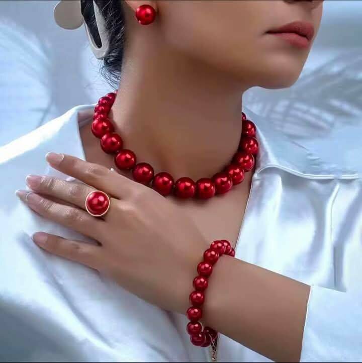 Des perle au cou