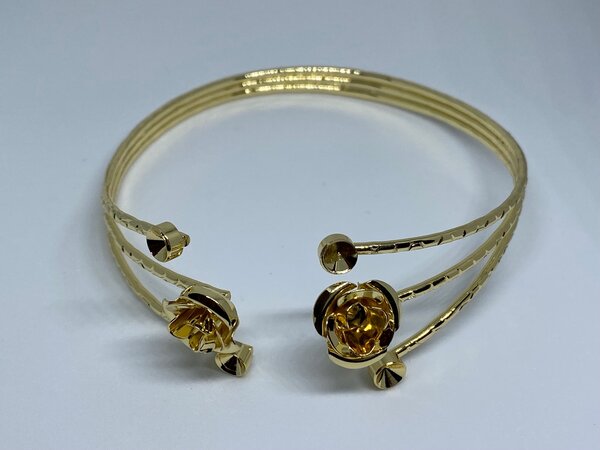 Bracelet doré élégance florale