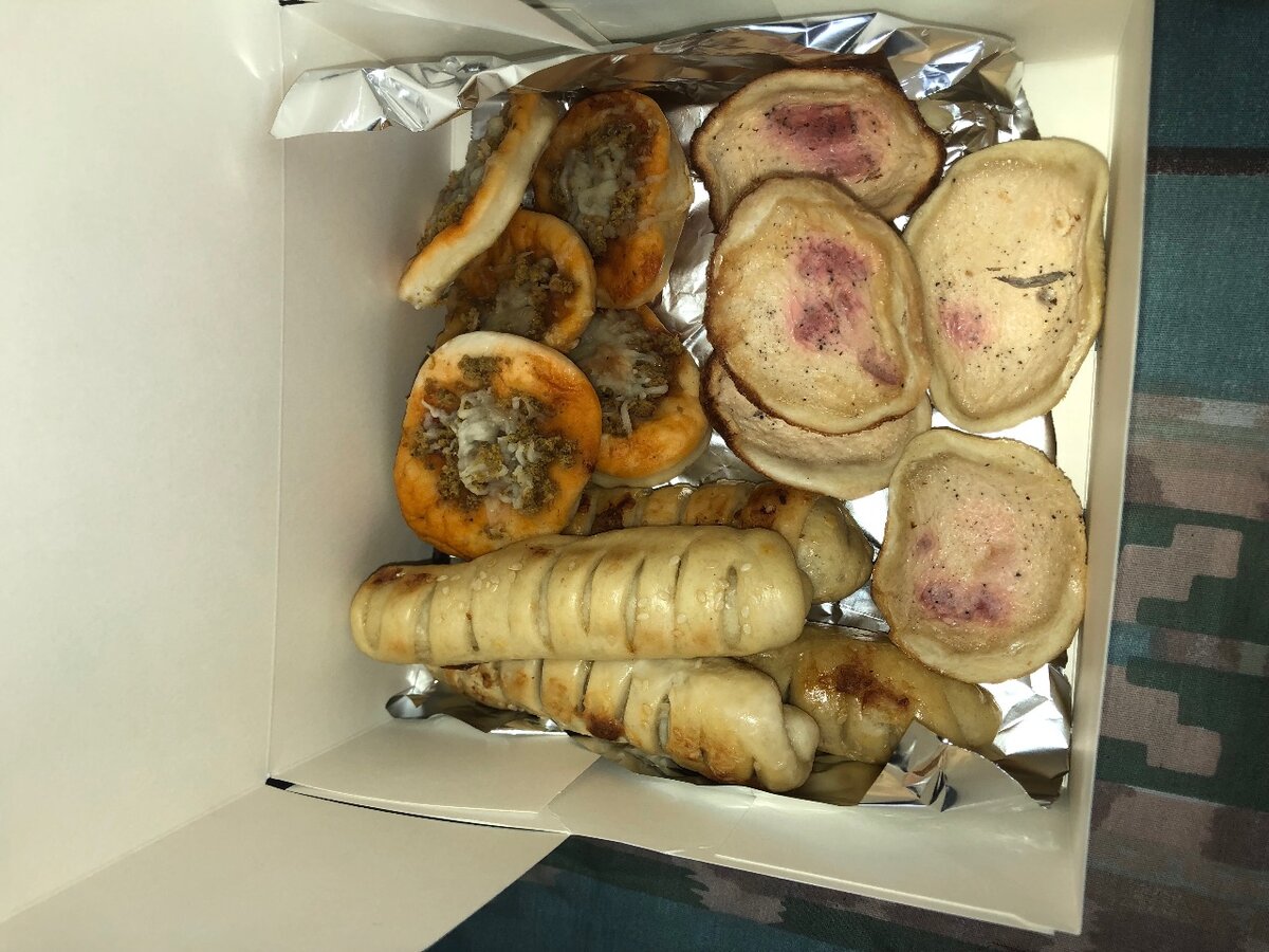 Assortiment de pains et snacks