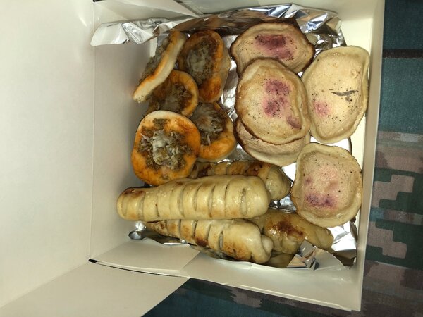 Assortiment de pains et snacks