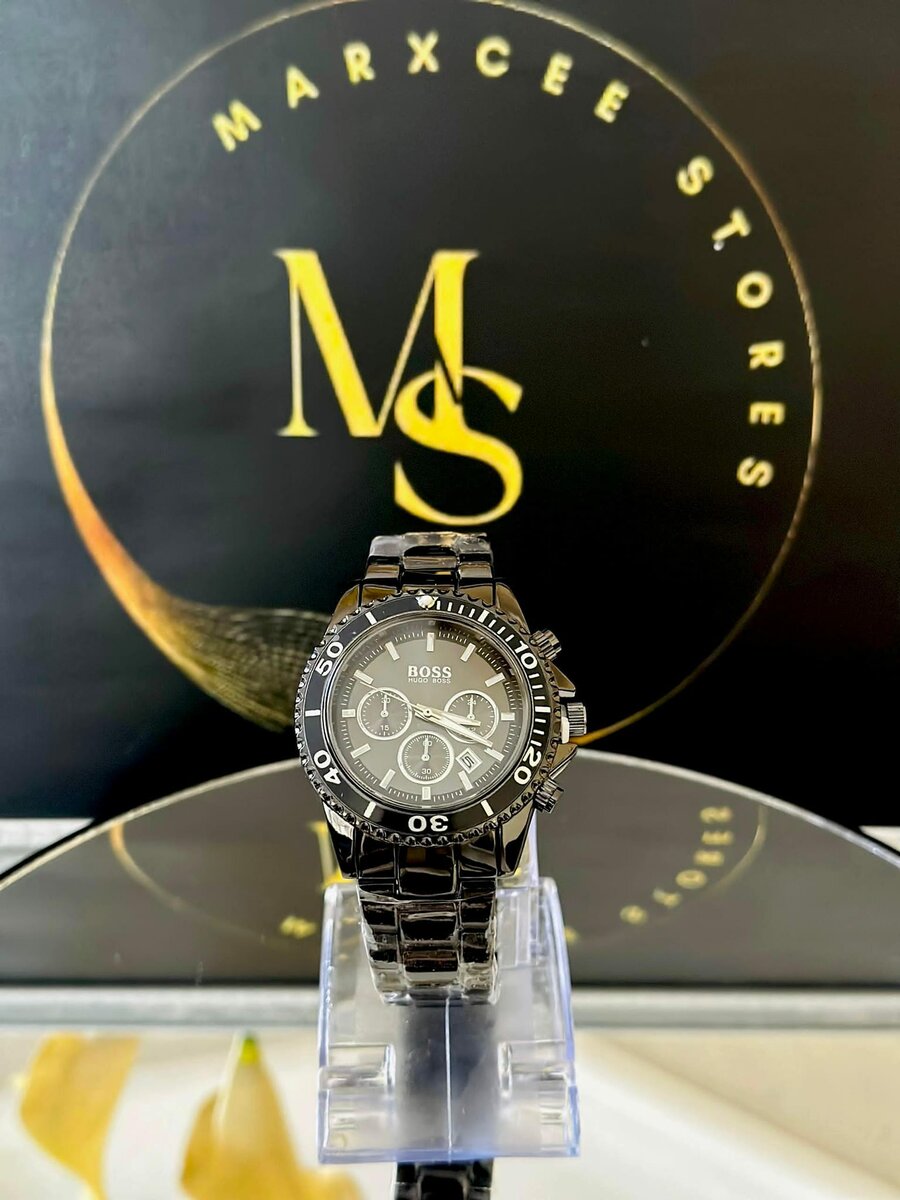 Women's wristwatch with metal bracelet